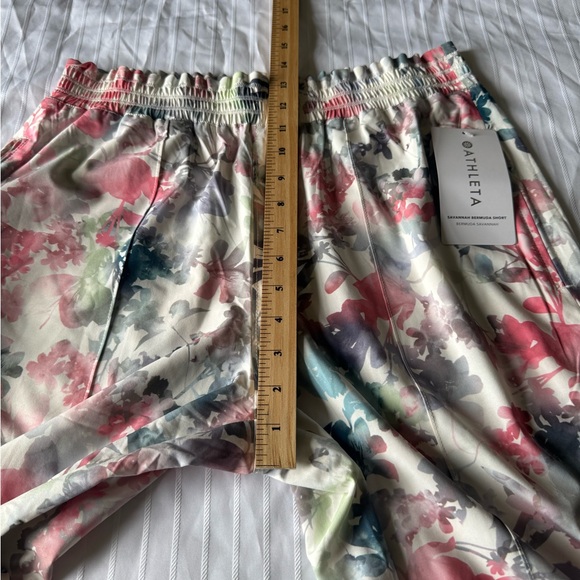 Athleta women’s short Size M - Picture 3 of 11